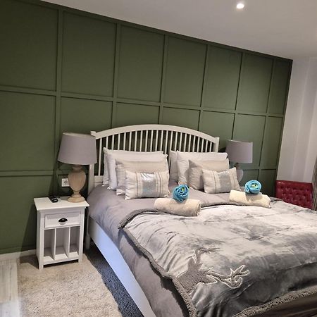 פואנגירולה Luxurious Three Bedroom Duplex Apt Close To Beach מראה חיצוני תמונה