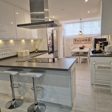פואנגירולה Luxurious Three Bedroom Duplex Apt Close To Beach מראה חיצוני תמונה