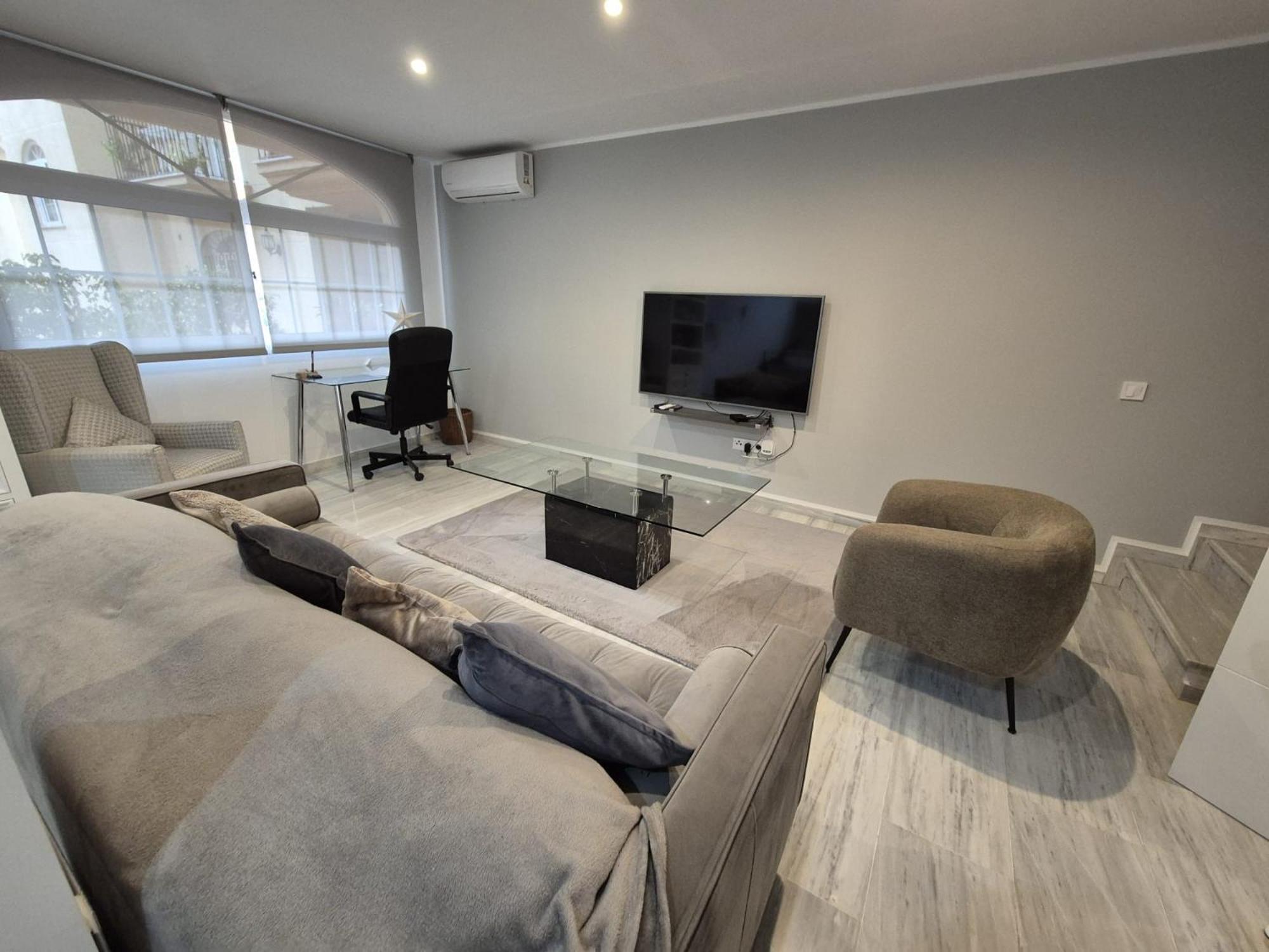 פואנגירולה Luxurious Three Bedroom Duplex Apt Close To Beach מראה חיצוני תמונה