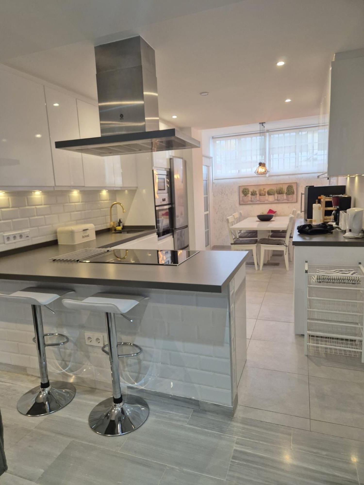 פואנגירולה Luxurious Three Bedroom Duplex Apt Close To Beach מראה חיצוני תמונה